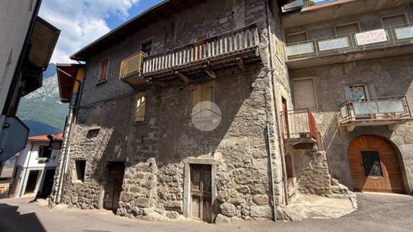 casa indipendente in vendita a Niardo