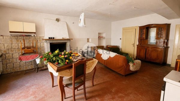 casa semindipendente in vendita a Niardo