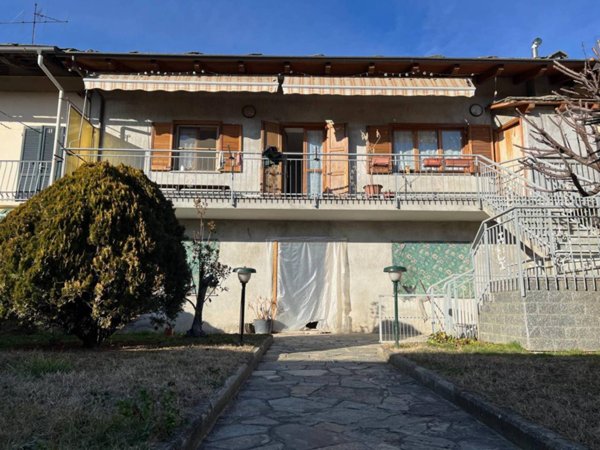 casa indipendente in vendita a Cavour