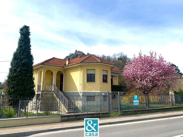 casa indipendente in vendita a Cavour