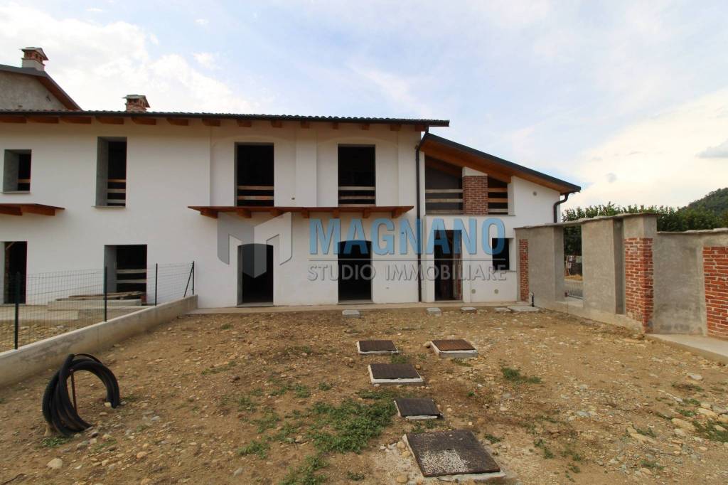 casa indipendente in vendita a Cavour