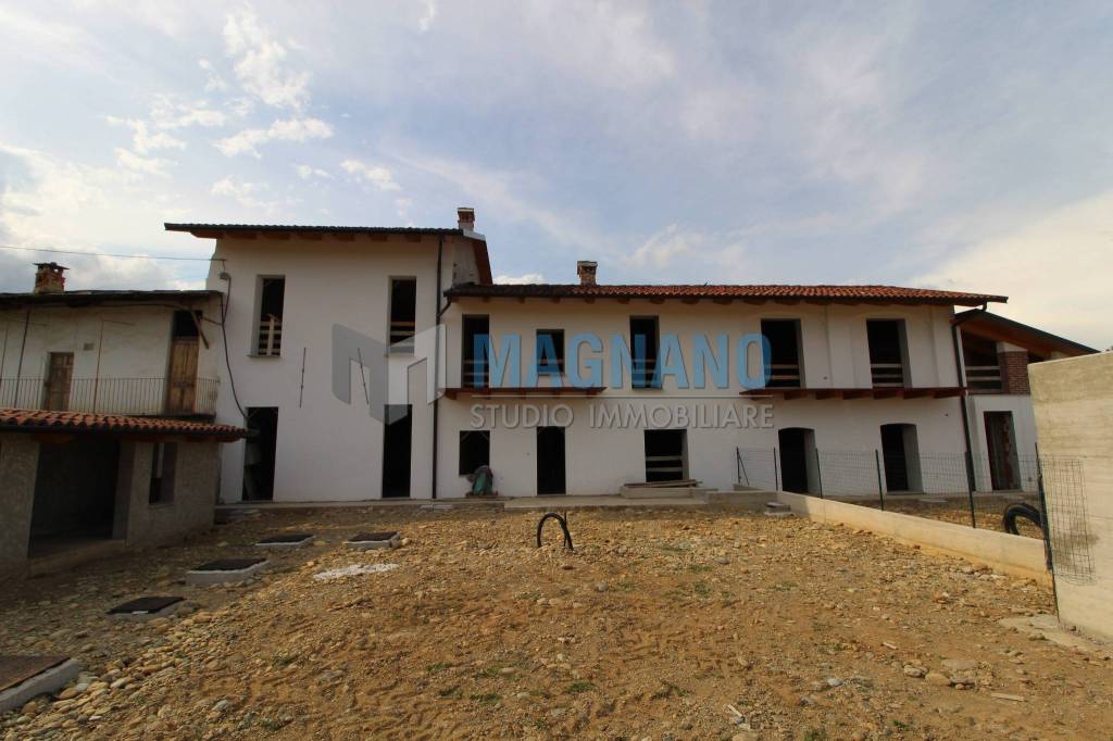casa indipendente in vendita a Cavour