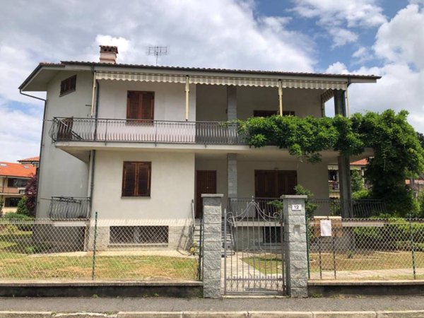 casa indipendente in vendita a Cavour