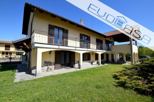 casa indipendente in vendita a Cavour