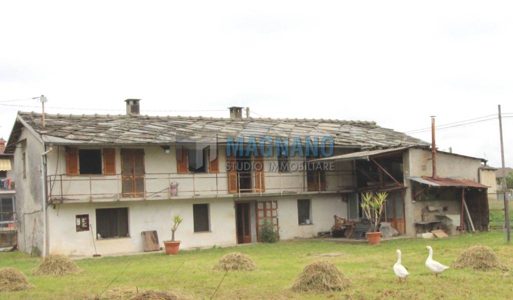 casa indipendente in vendita a Cavour