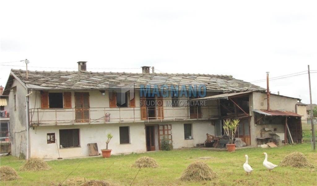 casa indipendente in vendita a Cavour