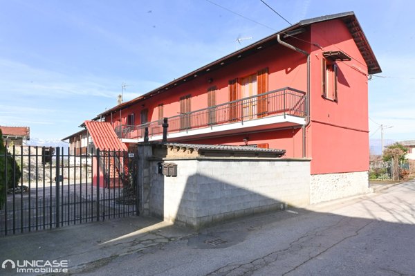 casa indipendente in vendita a Cavour