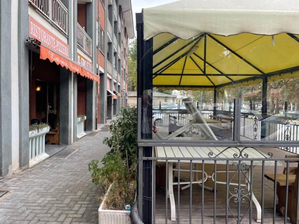 negozio in vendita a Cavour