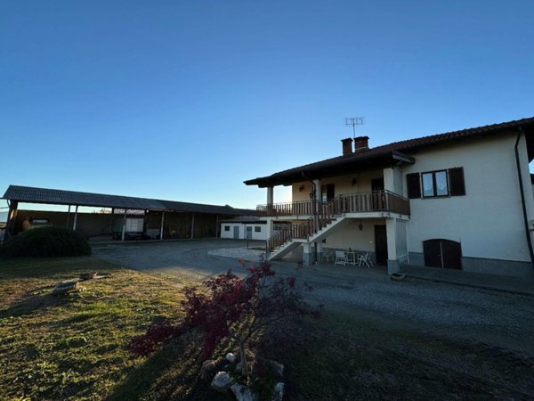 casa indipendente in vendita a Cavour