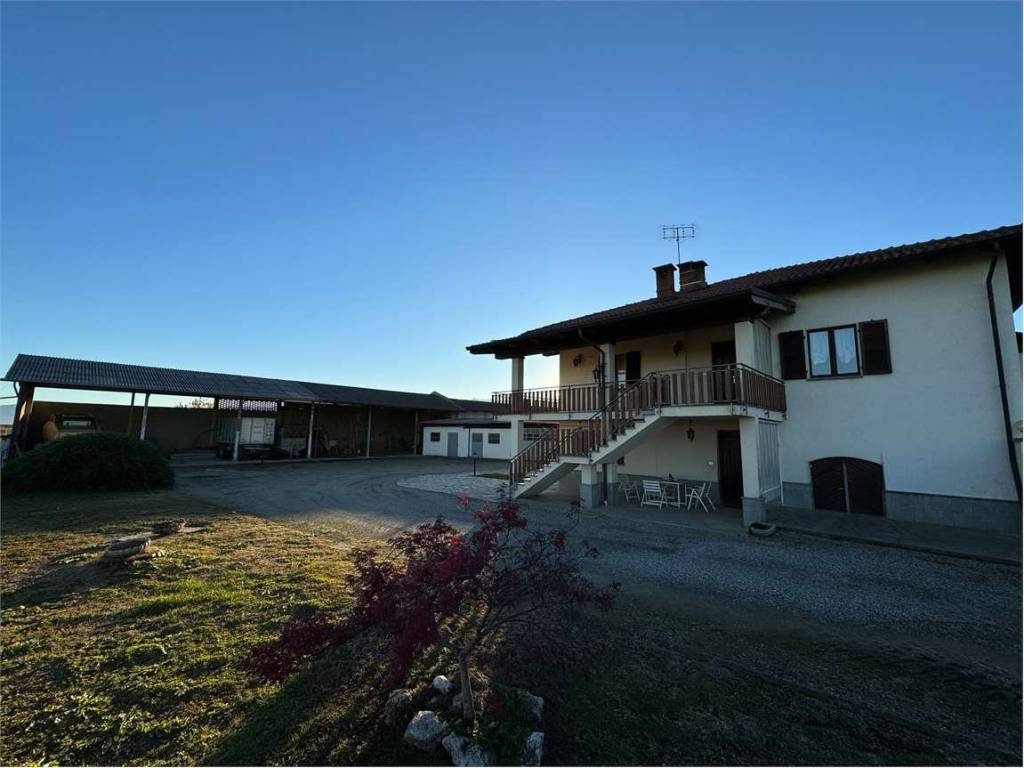 casa indipendente in vendita a Cavour