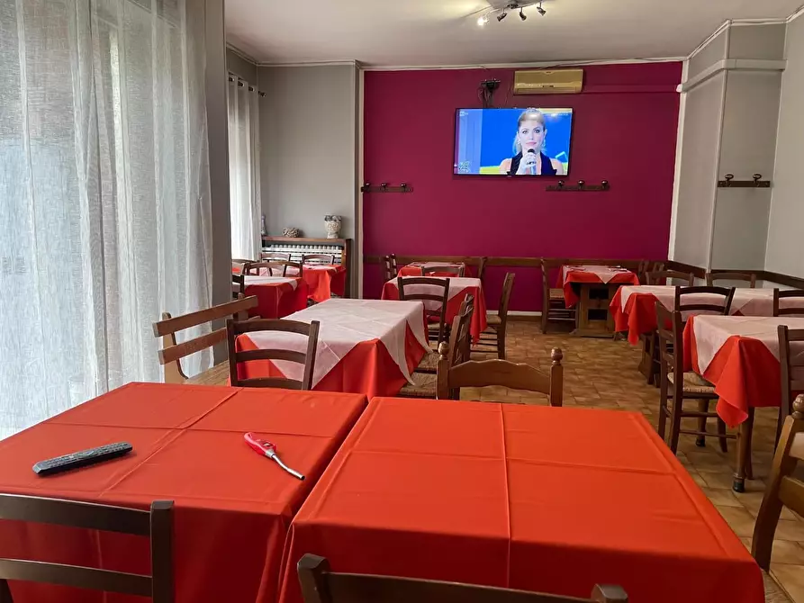 locale commerciale in vendita a Cavour