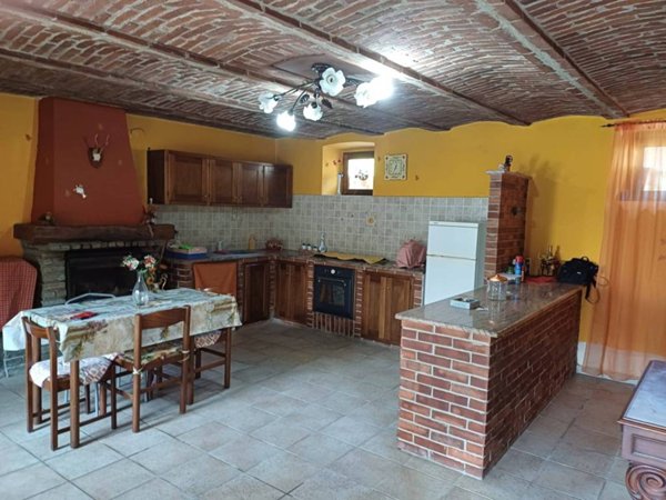 casa indipendente in vendita a Cavour
