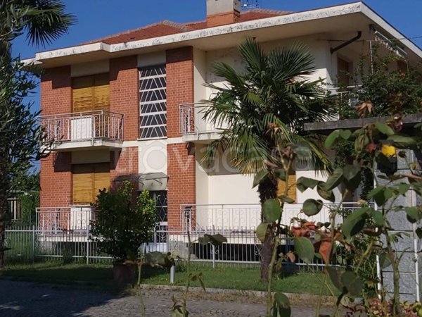 casa indipendente in vendita a Cavour