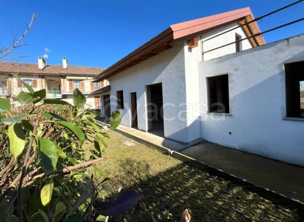 casa indipendente in vendita a Cavour
