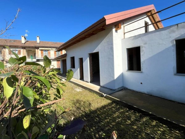 casa indipendente in vendita a Cavour