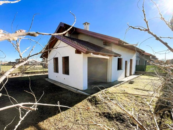 casa indipendente in vendita a Cavour