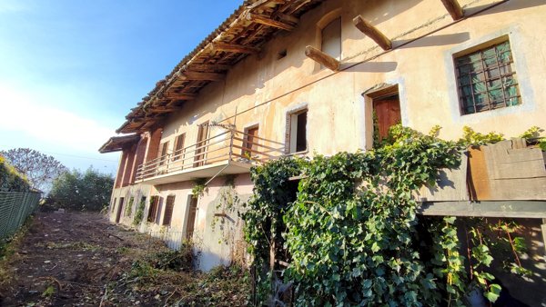 casa indipendente in vendita a Cavour