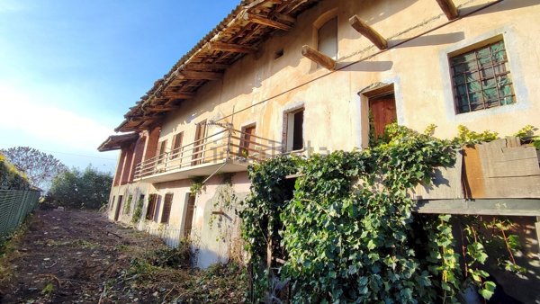 casa indipendente in vendita a Cavour