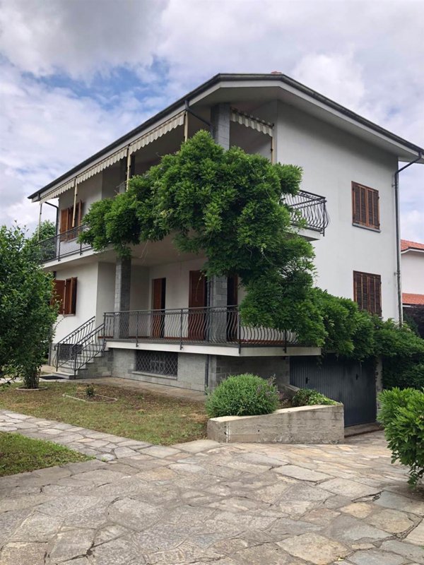 casa indipendente in vendita a Cavour