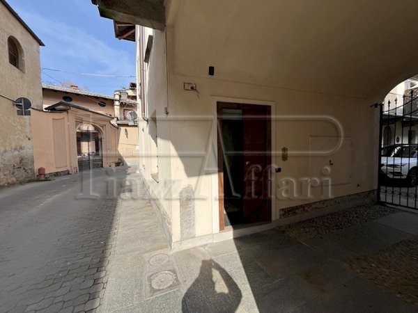 locale commerciale in vendita a Cavour