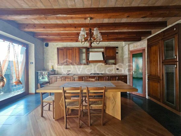 casa indipendente in vendita a Cavour