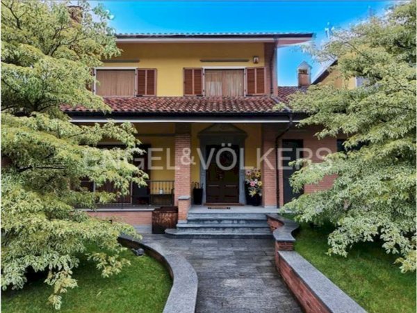 casa indipendente in vendita a Cavour