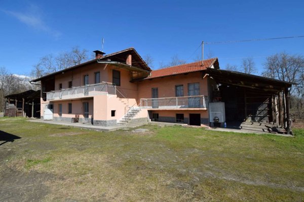 casa indipendente in vendita a Cavour