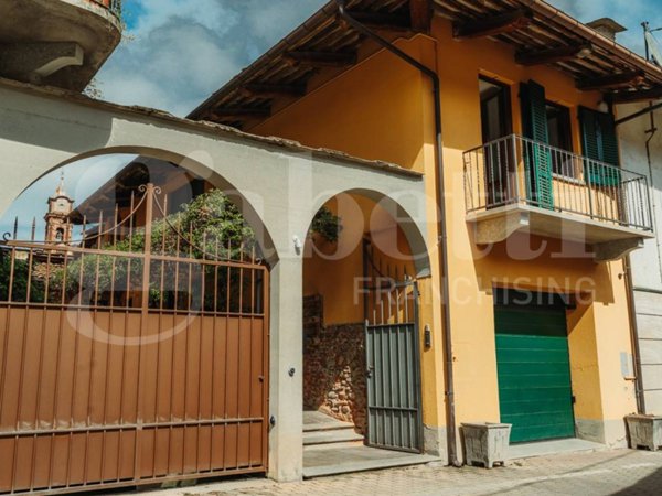 casa indipendente in vendita a Cavour