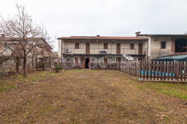 casa indipendente in vendita a Cavour