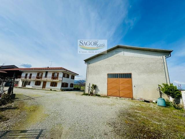 locale commerciale in vendita a Cavour