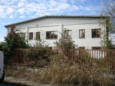 locale di sgombero in vendita a Cavour