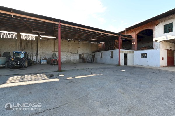 casale in vendita a Cavour