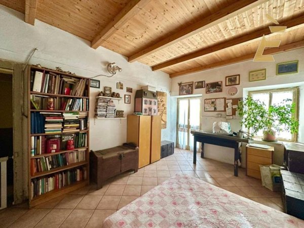 casa indipendente in vendita a Cavour