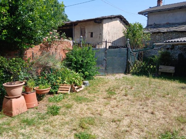 casa indipendente in vendita a Cavour
