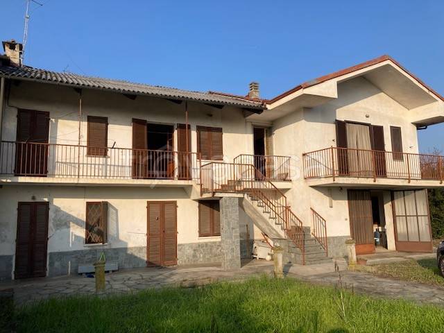 casa indipendente in vendita a Cavour