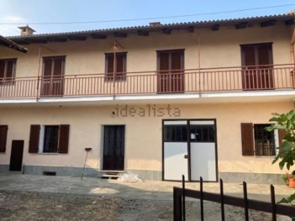 casa indipendente in vendita a Cavour