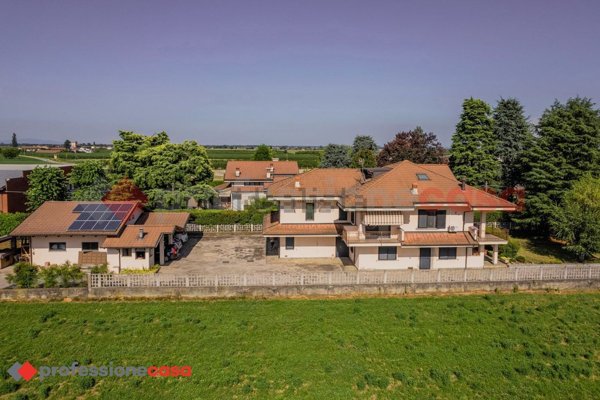 casa indipendente in vendita a Cavour