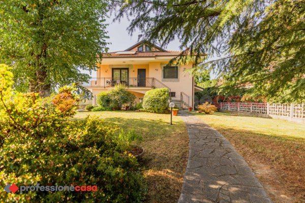 casa indipendente in vendita a Cavour