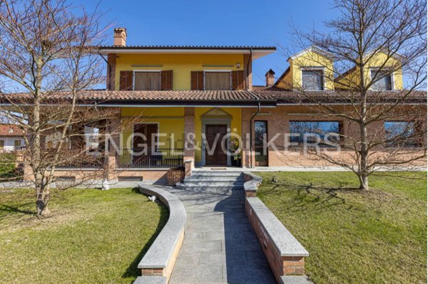casa indipendente in vendita a Cavour