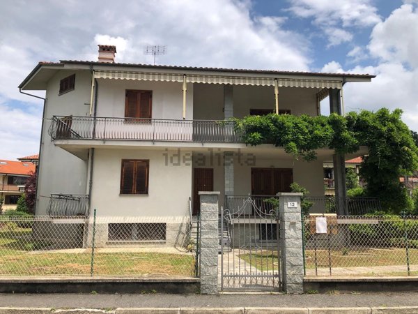 casa indipendente in vendita a Cavour