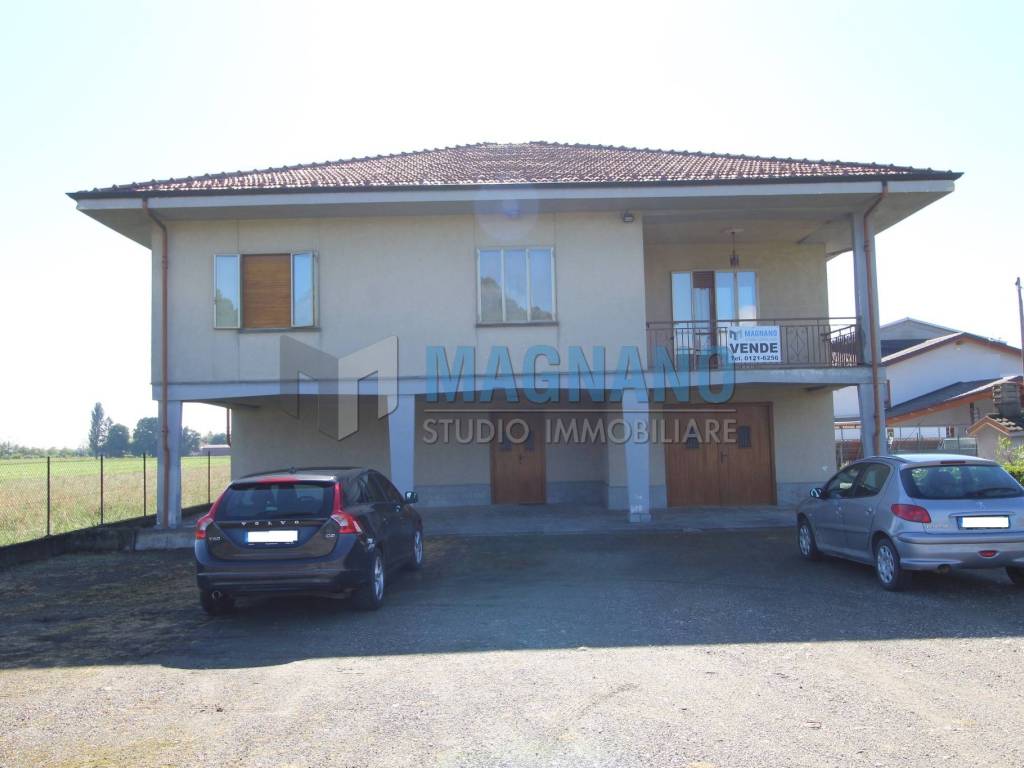 casa indipendente in vendita a Cavour