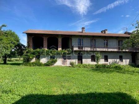 casa indipendente in vendita a Cavour