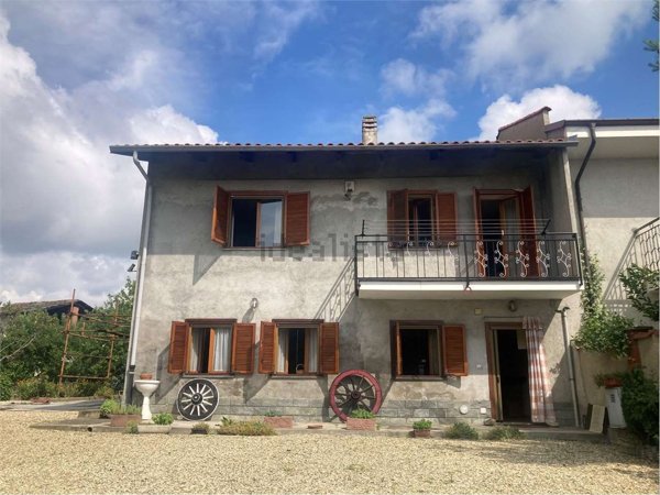 casa indipendente in vendita a Cavour