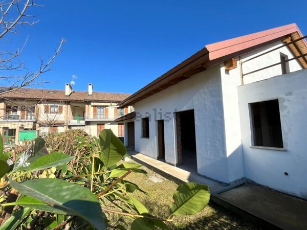casa indipendente in vendita a Cavour