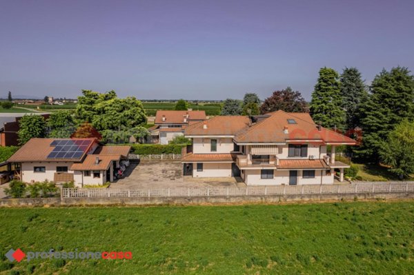casa indipendente in vendita a Cavour