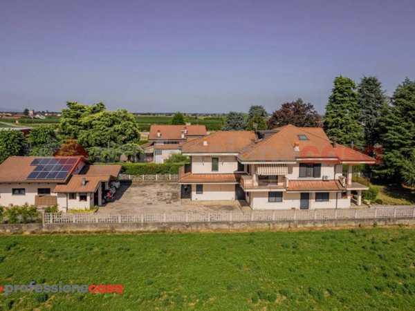 casa indipendente in vendita a Cavour