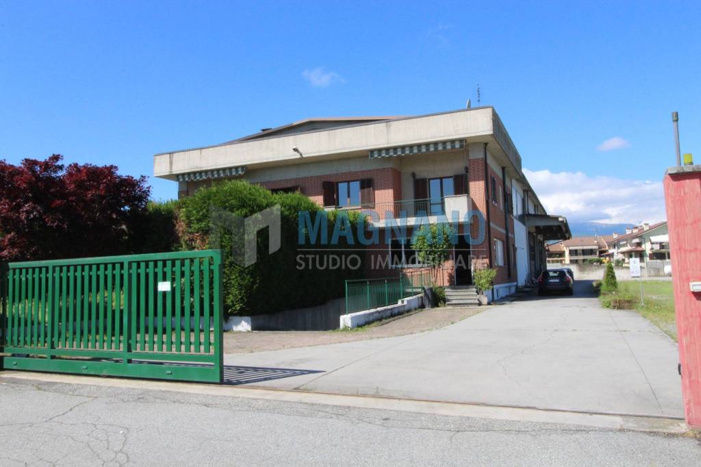 capannone in vendita a Cavour