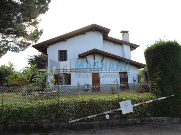 casa indipendente in vendita a Cavour