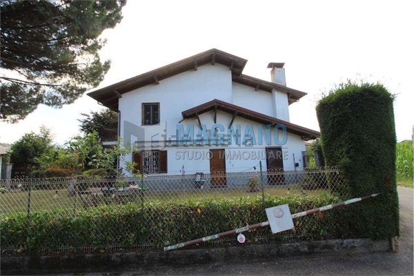 casa indipendente in vendita a Cavour