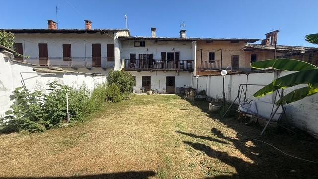 casa indipendente in vendita a Cavour